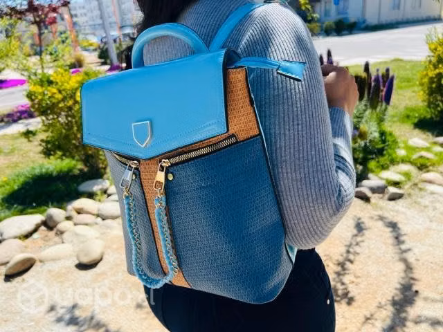 Mochila y carteras de mujer
