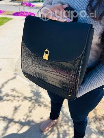 Mochila y carteras de mujer