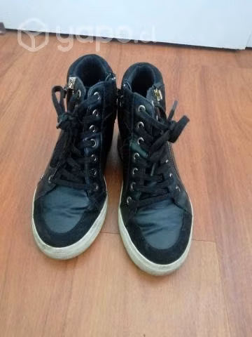 3 pares de zapatos