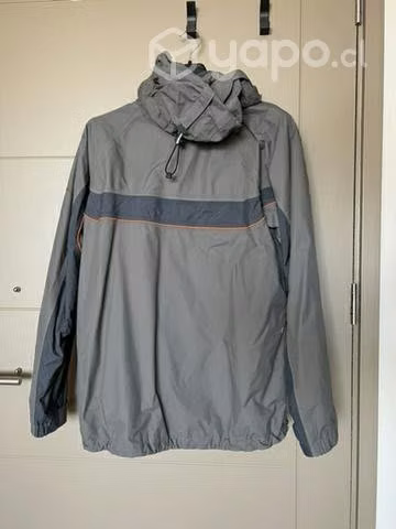 Parca Columbia Titanium M usada con detalle