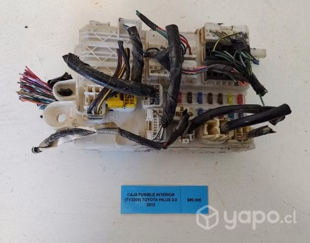 Caja Fusible Interior (TY3209) Toyota Hilux 3.0 20