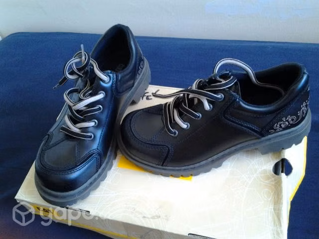 Zapatos caterpillar n° 37 nuevos