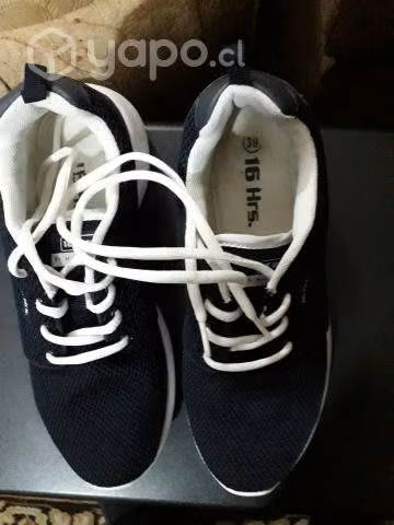 Zapatillas de lona negra N°38/39, 16 Hras