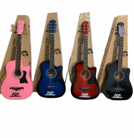 Teclados musicalea y guitarras. LEER DESCRIPCIÓN