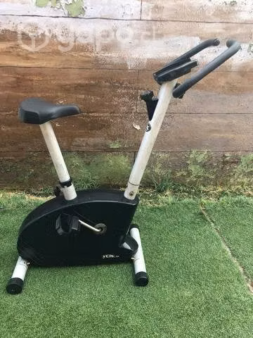 Bicicleta fija y bicicleta elíptica - Imagen 2