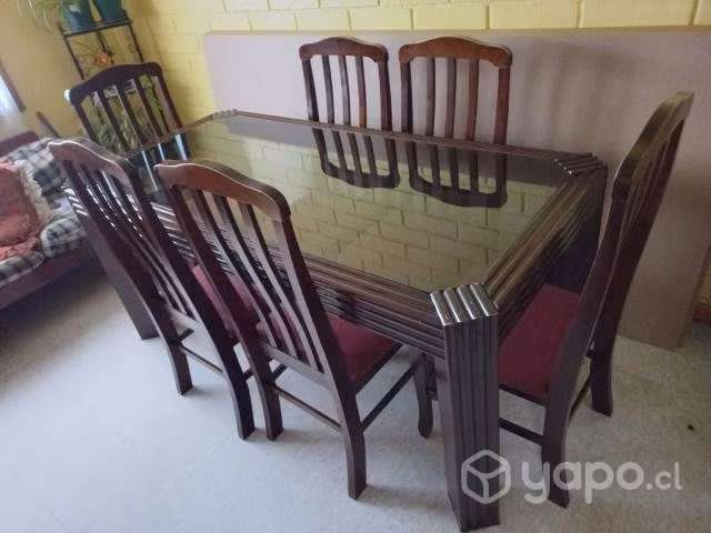 Comedor 6 sillas mesa de vidrio. Usado