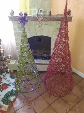 pinos navideños de mimbre