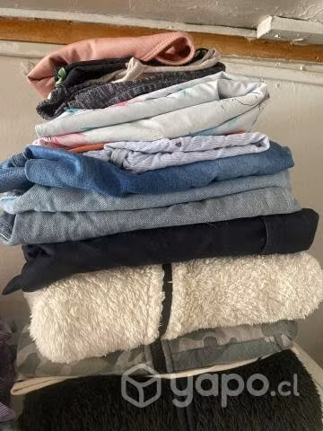 Vendo 4 lotes de ropa en buen estado