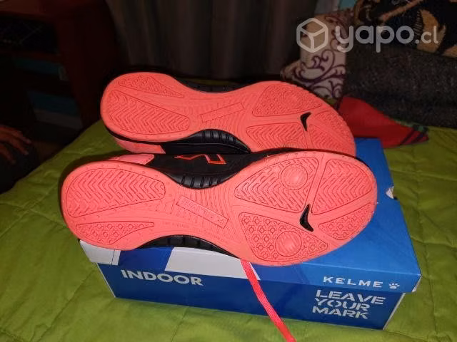 Zapatilla de futsal kelme