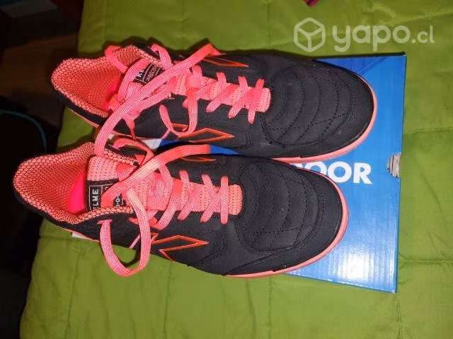 Zapatilla de futsal kelme