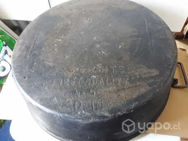Antigua olleta fierro fundido enlozada 30 litros