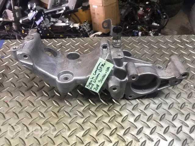 Soporte alternador y tensor correa Nissan NP300