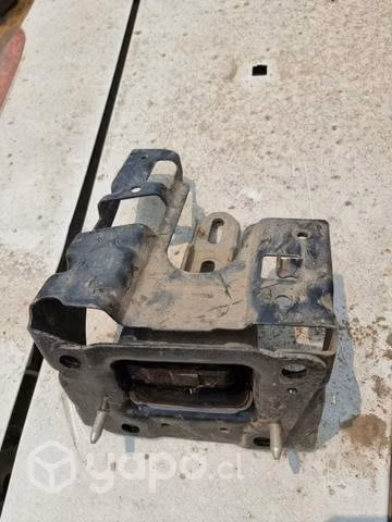 Soporte de motor izquierd peugeot 208 1.6 año 2017
