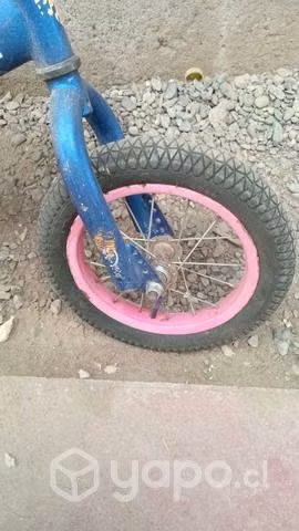 Mini bmx sin fisuras. un poco oxidada