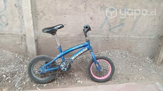 Mini bmx sin fisuras. un poco oxidada