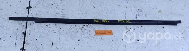 Moldura Lame Vidrio Delantera Derecha (MT4135) Max