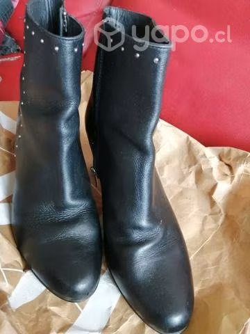 Botín Cuero Negro talla 38 16hrs