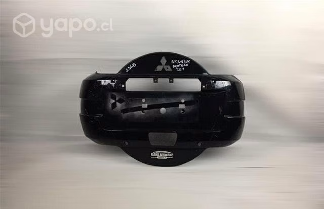Tapa de rueda repuesto Mitsubishi Montero 2011