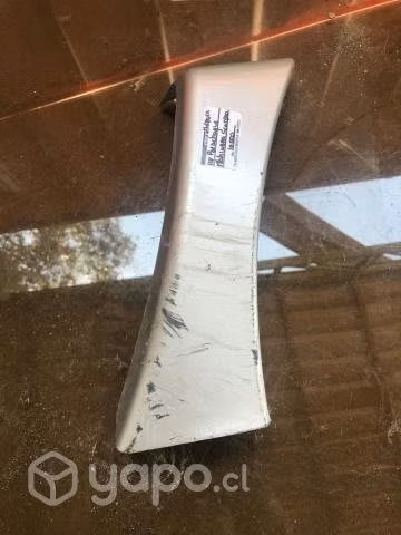 Moldura izquierda parachoque Mahindra Scorpio 2012