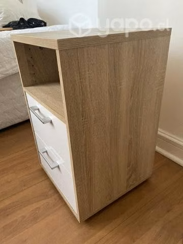 Comoda y velador de madera, buen estado y calidad - Imagen 4