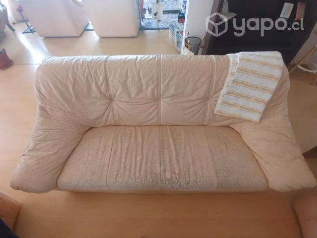 Sofa 3 cuerpos cuero beige