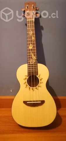 Ukelele con funda