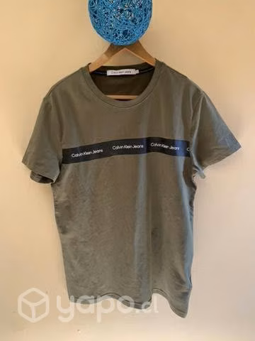 Poleras Calvin Klein y guess - Imagen 3