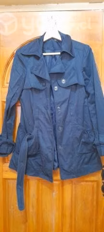 Chaqueta trench basement