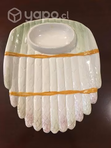 Hermosa fuente para servir espárragos