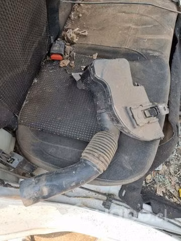 Resonador con manguera peugeot 208 año 2017