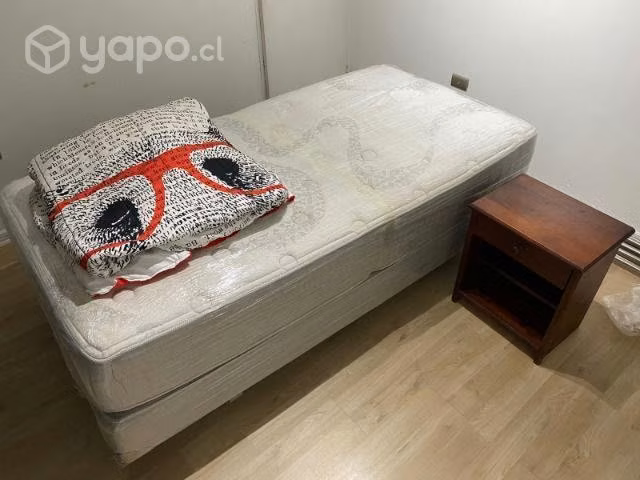 Cama 1.5p rosen + velador+ plumón