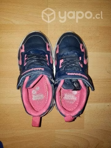 Chalas Adidas y Zapatillas Bublegummers de niña - Imagen 3