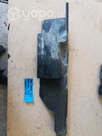 Moldura izquierda frontal radiador Pick Up