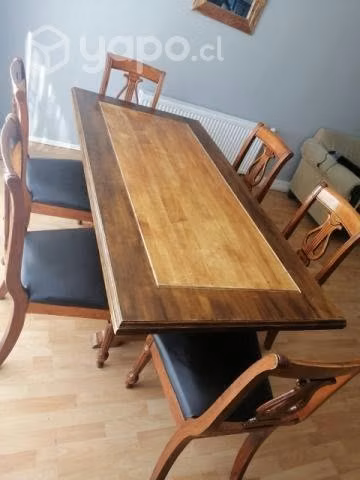 Mesa de lenga más su seis sillas de cuerina