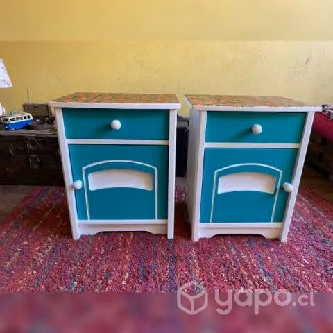 Par de veladores marca CIC. restaurados. - Imagen 2