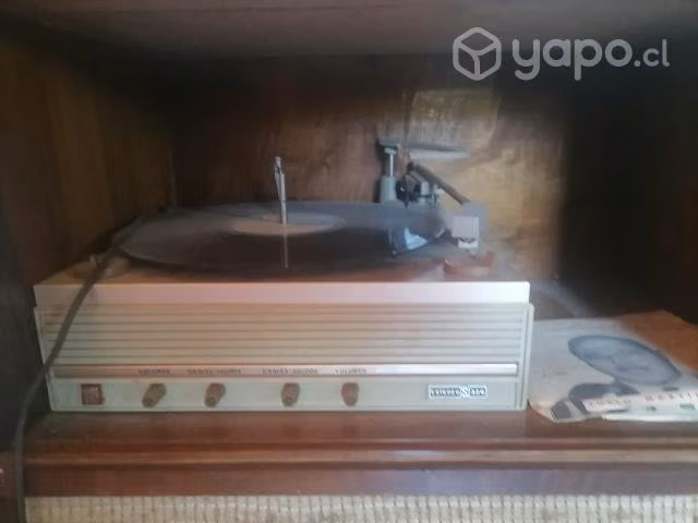 Mueble radio y tocadiscos