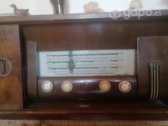 Mueble radio y tocadiscos