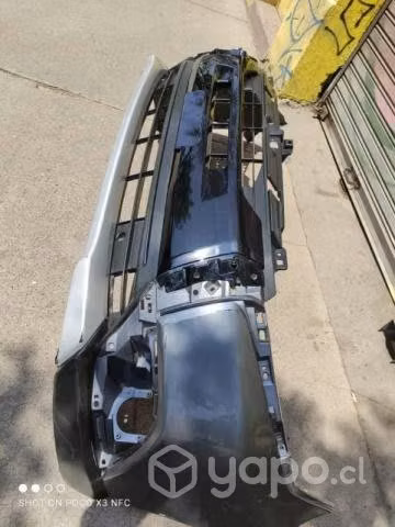 Parachoque delantero Mitsubishi oulander 2020