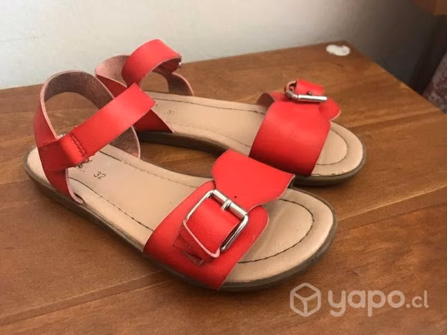 Chalas niña, talla 32 Zara