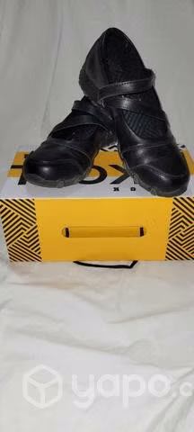 Zapatos escolares de niña