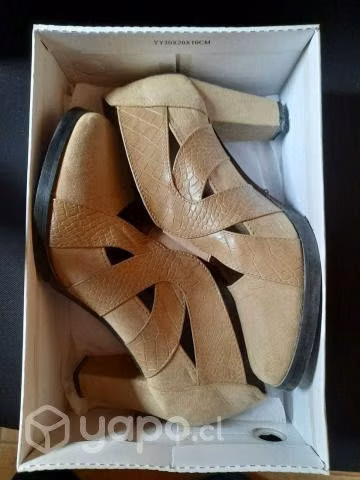 Zapato taco Beige