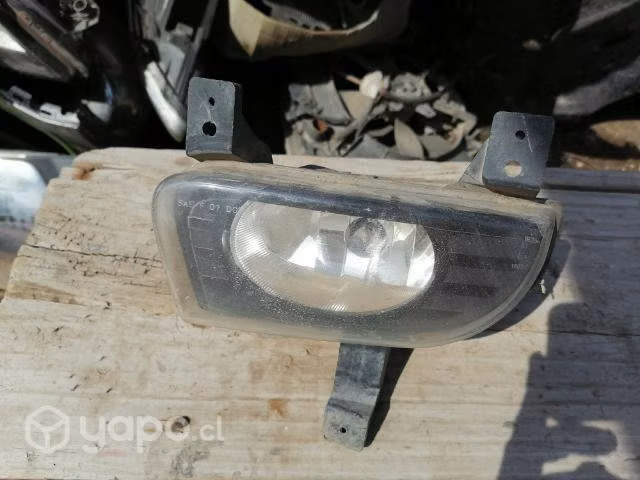 Neblinero izquierdo mahindra