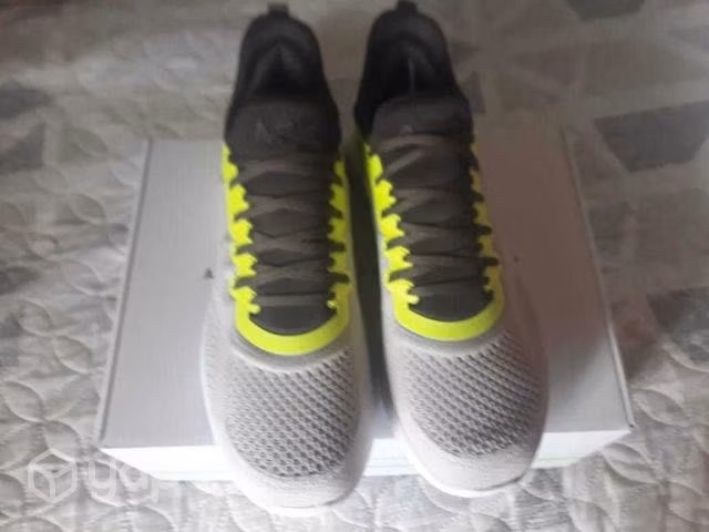 Zapatillas training APL orginales (talla 41.5-42)