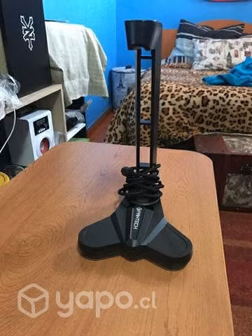 Soporte De audífonos Fantech AC3001 Negro RGB
