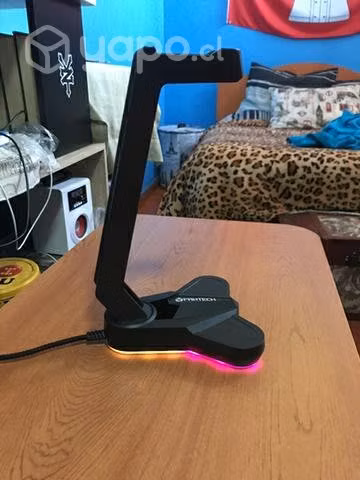 Soporte De audífonos Fantech AC3001 Negro RGB