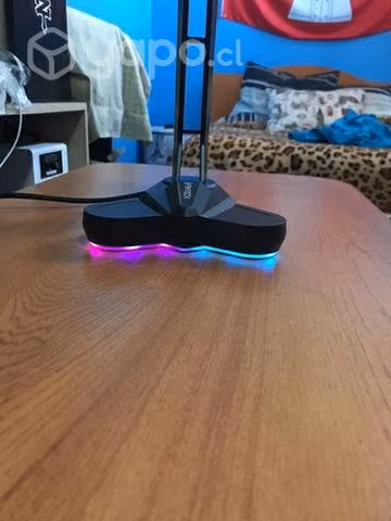 Soporte De audífonos Fantech AC3001 Negro RGB