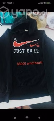Poleron Nike en muy buen estado, sin detalles