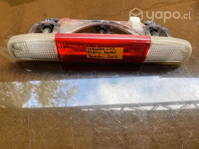 Tercera luz freno Dodge Dakota 2012