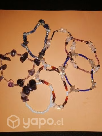 Pulseras artesanales con piedras