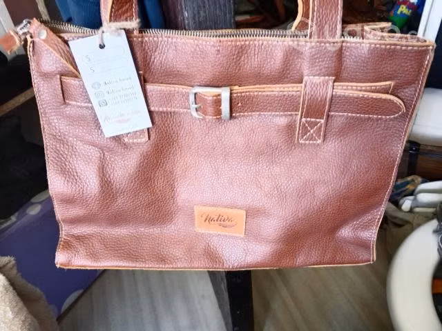 Cartera marca nativa sin uso